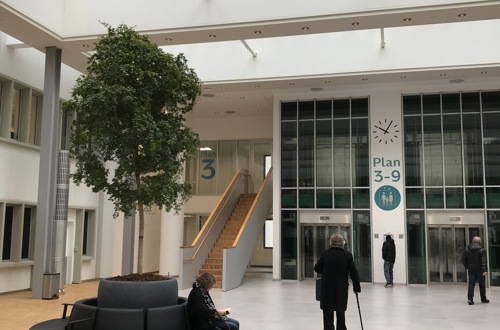 Indvendigt ankomstområde på Kolding Sygehus