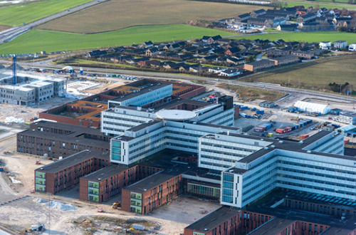 Hovedindgang december 2023